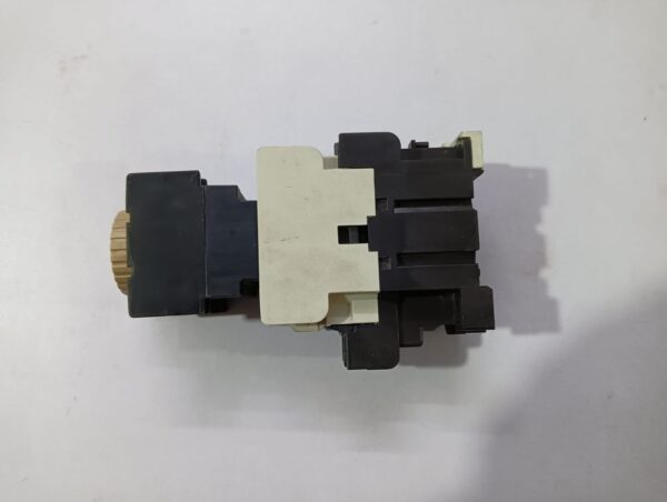 MITSUBISHI SR-N4 CONTACTOR RELAY WITH UN-TR4AN ON DELAY TIME RELAY - Image 6